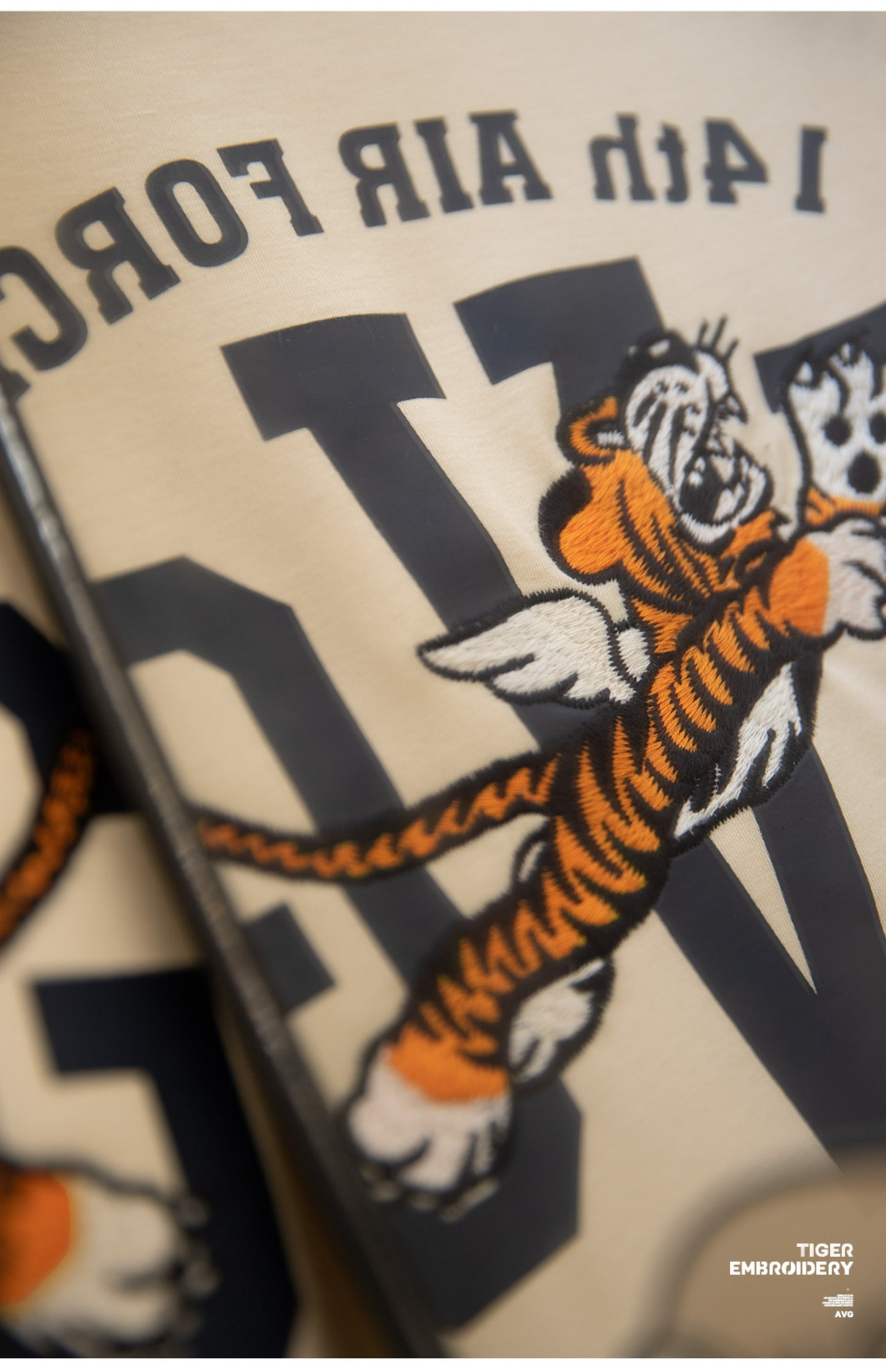 目の詰まった刺繍のクオリティーも抜群◆TIGER刺繍AIR FORCETシャツ◆S~2XL