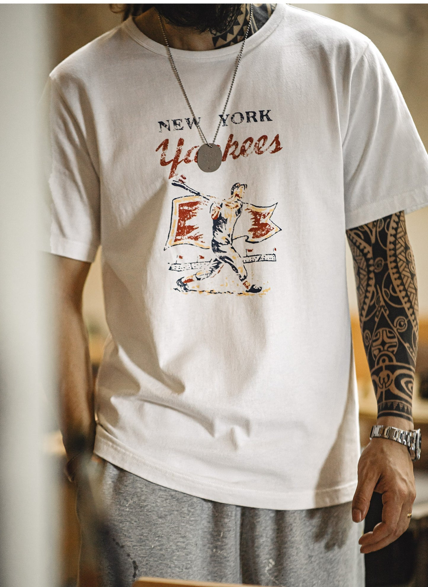 野球ボールの刺繍がポイントに◆NEWYORK YANKEESプリントTシャツ◆S~2XL
